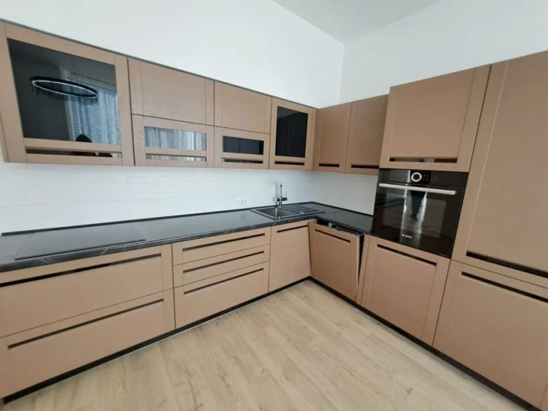 Продам квартиру 74 кв. м., 15/15, новый дом, жк 50-я Жемчужина.