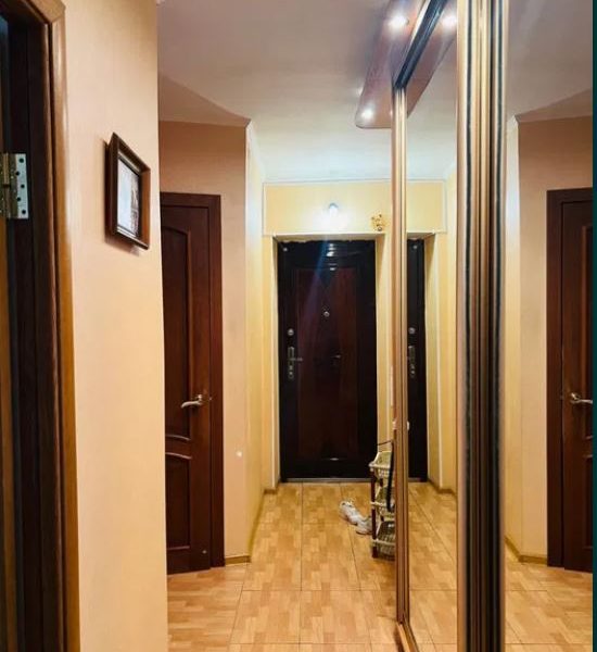 Продам квартиру 58 кв. м., 3/5, ул. Кап. Кузнецова/Марсельская.