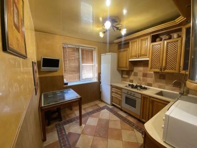 Продам квартиру 56 кв. м., 9/10, Небесной сотни пр. /Школьный Аэродром