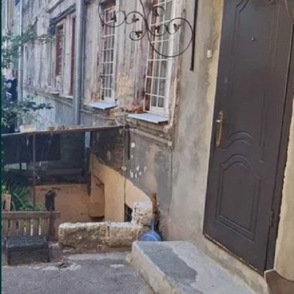 Продам квартиру 41 кв. м., 1/2, ул. Новосельского/Торговая.
