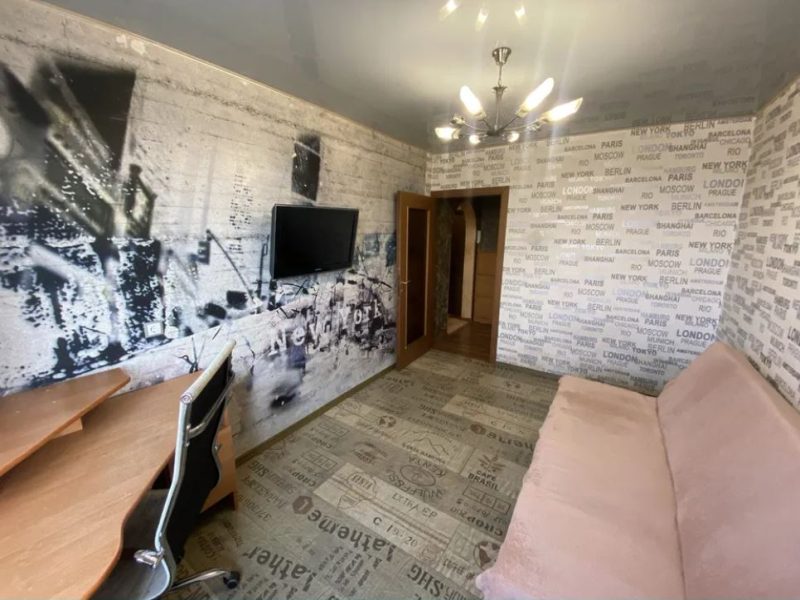 Продам квартиру 56 кв. м., 9/10, Небесной сотни пр. /Школьный Аэродром