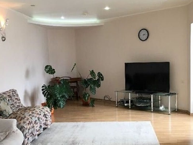 Продам двухуровневую квартиру 142 кв. м., ул. Армейская/Шевченко пр.