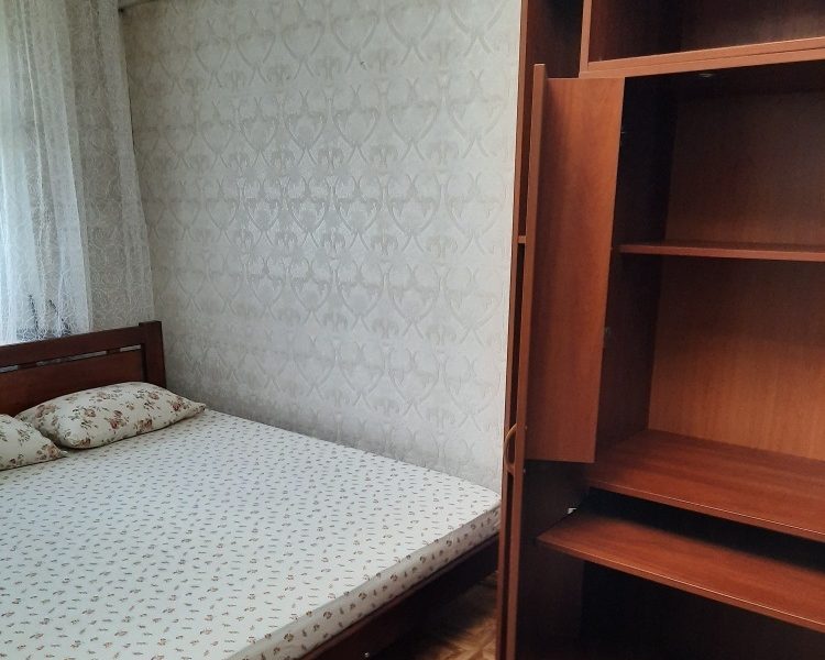 Продам квартиру 50 кв. м., 6/9, ул. Ак. Королева/Южный рынок