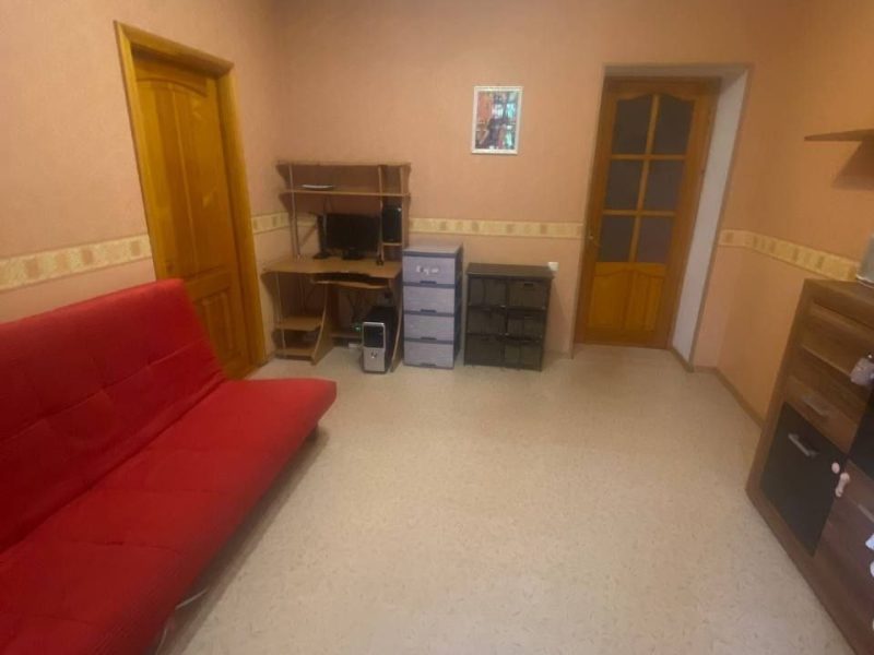 Продам 4 комн. квартиру, ул. Мечникова/Прохоровская, 3/3, 70 кв. м.