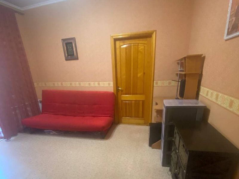 Продам 4 комн. квартиру, ул. Мечникова/Прохоровская, 3/3, 70 кв. м.