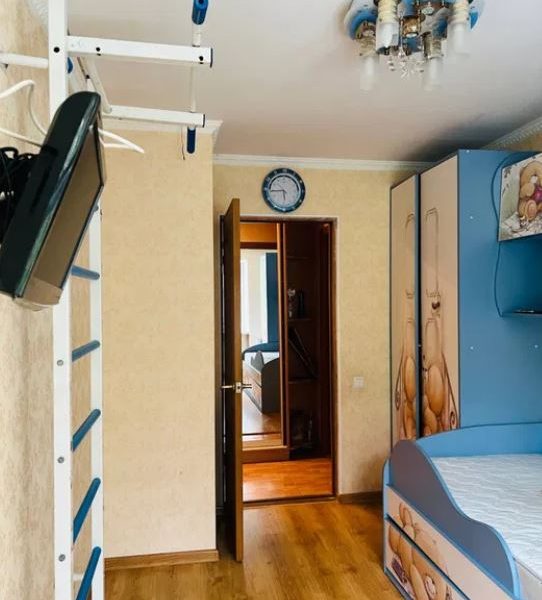 Продам квартиру 58 кв. м., 3/5, ул. Кап. Кузнецова/Марсельская.