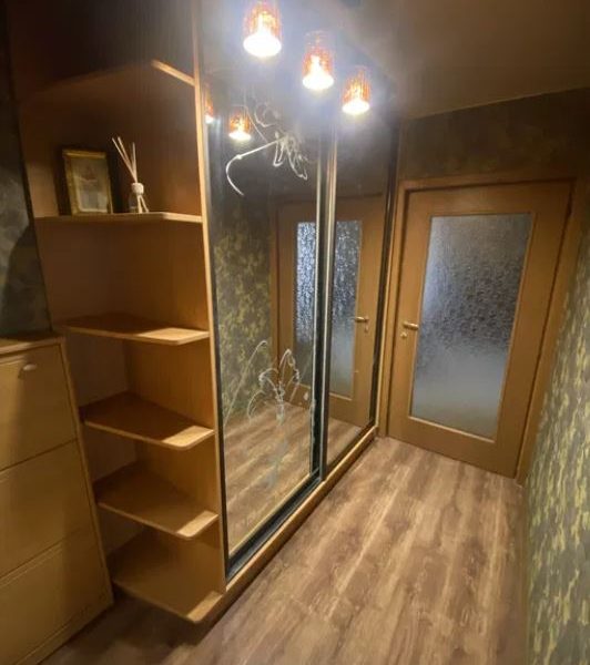 Продам квартиру 56 кв. м., 9/10, Небесной сотни пр. /Школьный Аэродром