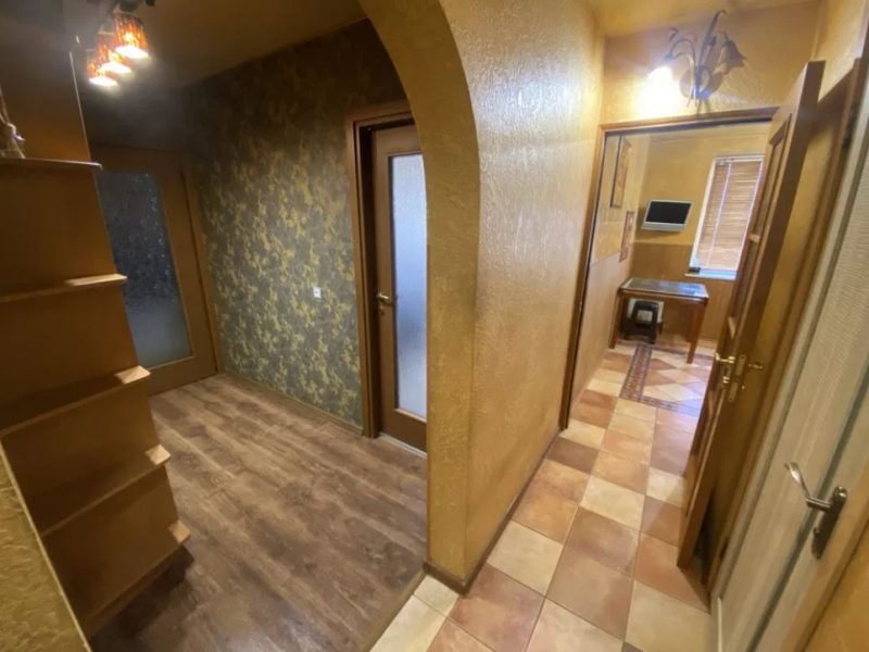 Продам квартиру 56 кв. м., 9/10, Небесной сотни пр. /Школьный Аэродром