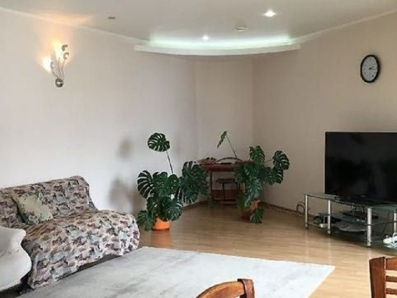Продам двухуровневую квартиру 142 кв. м., ул. Армейская/Шевченко пр.