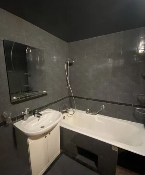Продам квартиру 56 кв. м., 9/10, Небесной сотни пр. /Школьный Аэродром