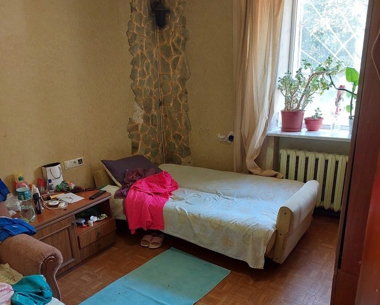 Продам квартиру 82 кв. м., 1/5, ул. Ак. Королева/Независимости пл.