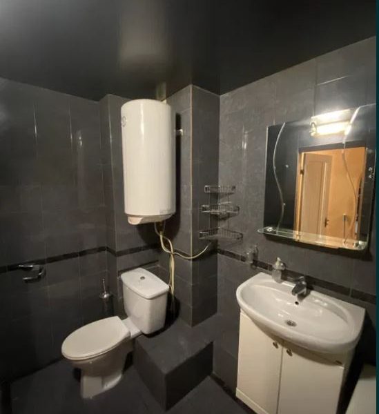 Продам квартиру 56 кв. м., 9/10, Небесной сотни пр. /Школьный Аэродром