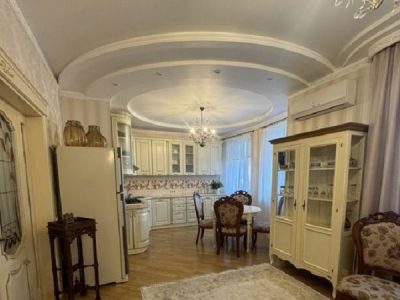 Продам двухуровневую квартиру, 131 кв. м., район парка Победы.