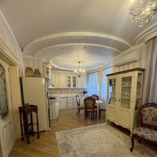Продам двухуровневую квартиру, 131 кв. м., район парка Победы.