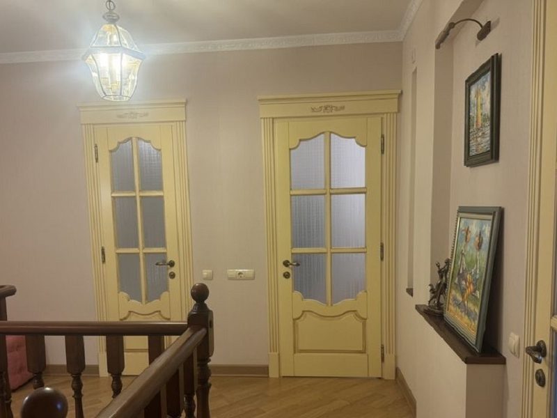 Продам двухуровневую квартиру, 131 кв. м., район парка Победы.