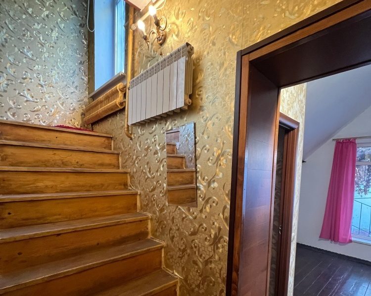 Продам двухэтажный дом в хорошем состоянии, ул. Южная/Раскидайловская.