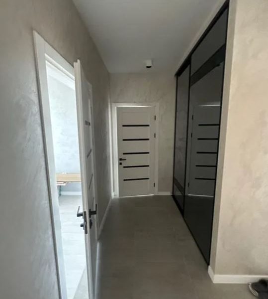 Продам квартиру 76 кв. м., 10/24, новый дом, жк 4 Сезона.