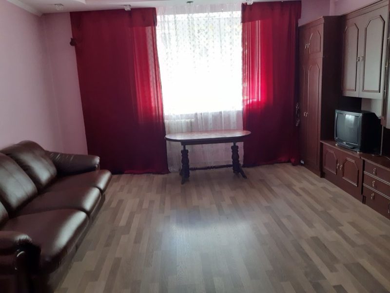 Продам квартиру 66 кв. м., 1/9, Небесной сотни пр. /Школьный Аэродром.