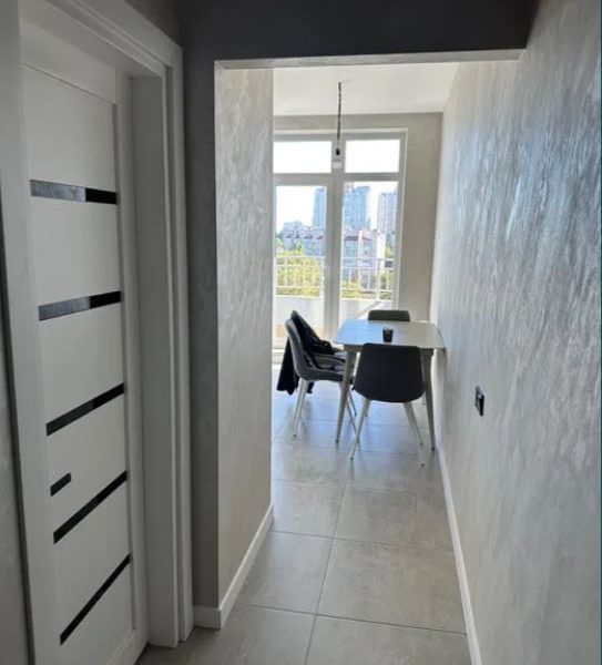 Продам квартиру 76 кв. м., 10/24, новый дом, жк 4 Сезона.