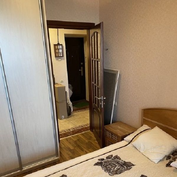 Продам квартиру 38 кв. м., 15/16, Небесной сотни пр. /13-ый трамвай.