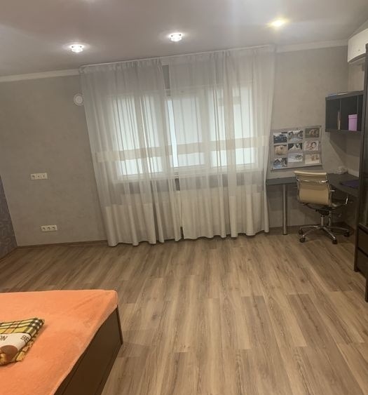 Продам квартиру на земле в двух уровнях, Толбухина площадь, 160 кв. м.