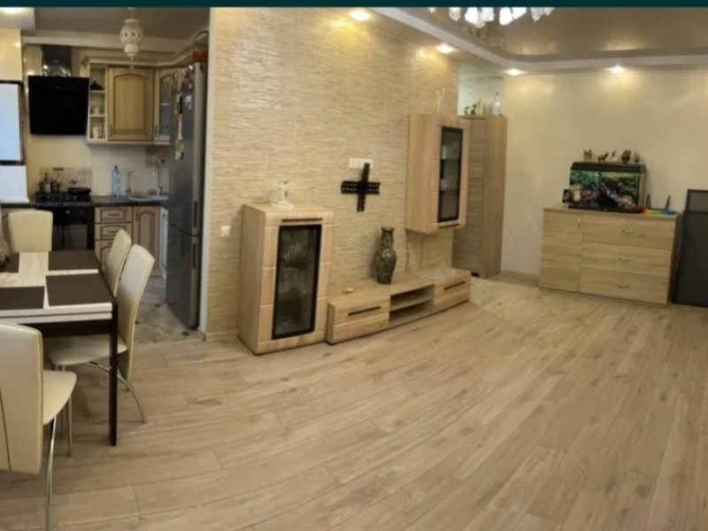 Продам квартиру 60 кв. м., 5/5, 1-я ст. Люстдорфской дороги.