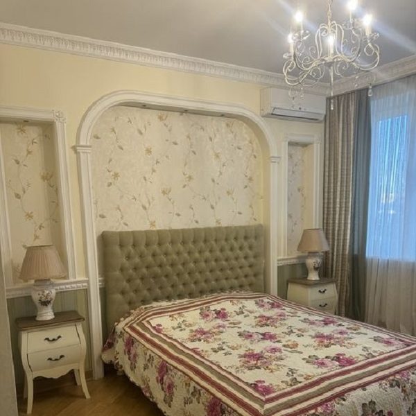 Продам двухуровневую квартиру, 131 кв. м., район парка Победы.