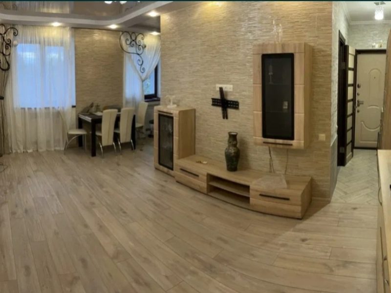 Продам квартиру 60 кв. м., 5/5, 1-я ст. Люстдорфской дороги.