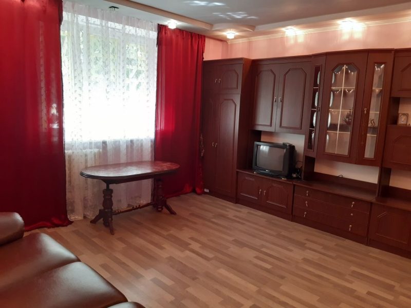 Продам квартиру 66 кв. м., 1/9, Небесной сотни пр. /Школьный Аэродром.