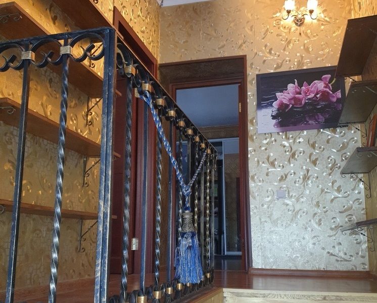 Продам двухэтажный дом в хорошем состоянии, ул. Южная/Раскидайловская.