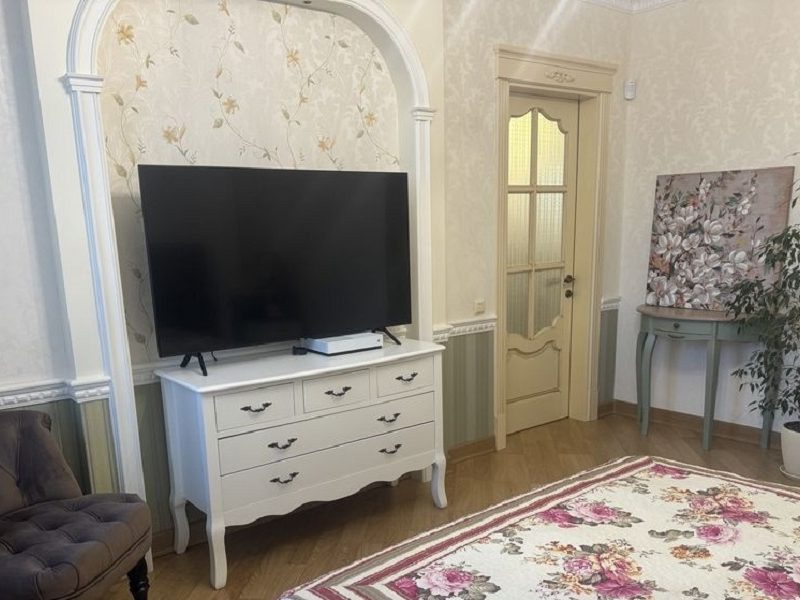 Продам двухуровневую квартиру, 131 кв. м., район парка Победы.