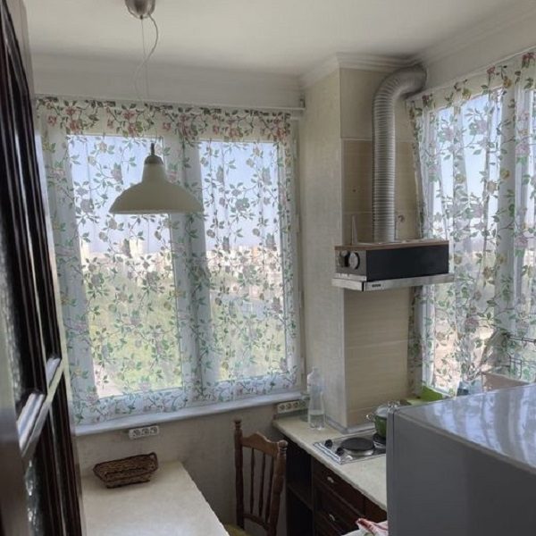 Продам квартиру 38 кв. м., 15/16, Небесной сотни пр. /13-ый трамвай.