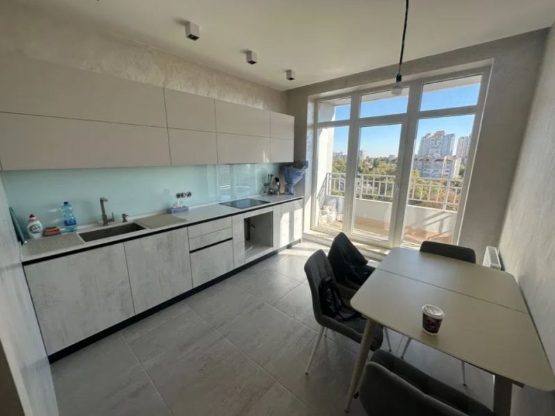 Продам квартиру 76 кв. м., 10/24, новый дом, жк 4 Сезона.
