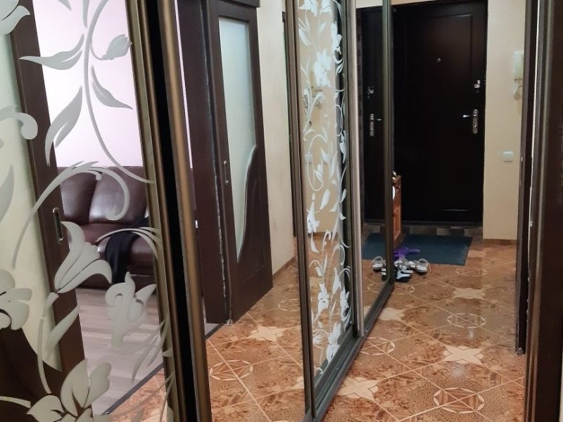 Продам квартиру 66 кв. м., 1/9, Небесной сотни пр. /Школьный Аэродром.