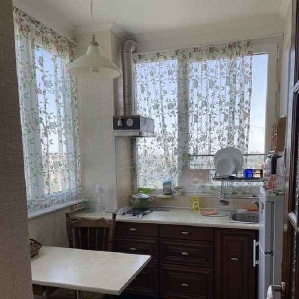 Продам квартиру 38 кв. м., 15/16, Небесной сотни пр. /13-ый трамвай.