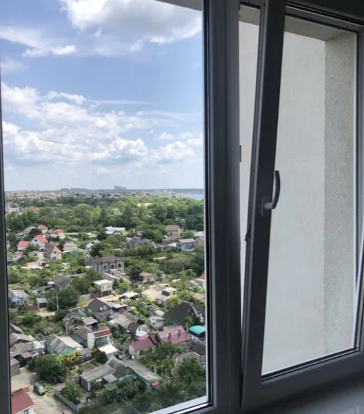 Продам квартиру 33 кв. м., 17/21, новый дом жк Лузановский парк.