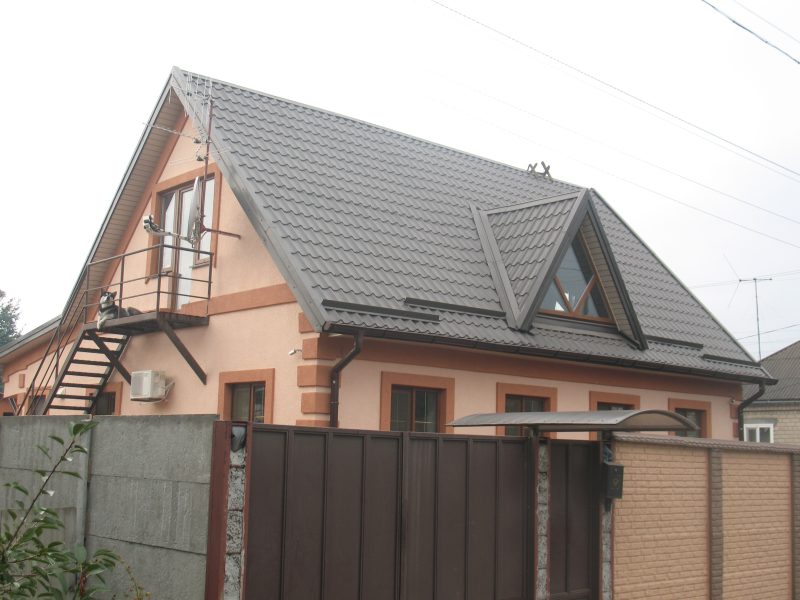 Виконуємо ремонт або нову покрівлю приватних будинків у Києві та Київській області.