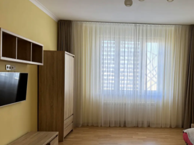 Простора трьохкімнатна квартира. Поруч ТРЦ Проспект, Ашан, Novus.