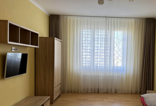 Простора трьохкімнатна квартира. Поруч ТРЦ Проспект, Ашан, Novus.