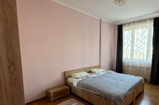 Простора трьохкімнатна квартира. Поруч ТРЦ Проспект, Ашан, Novus.
