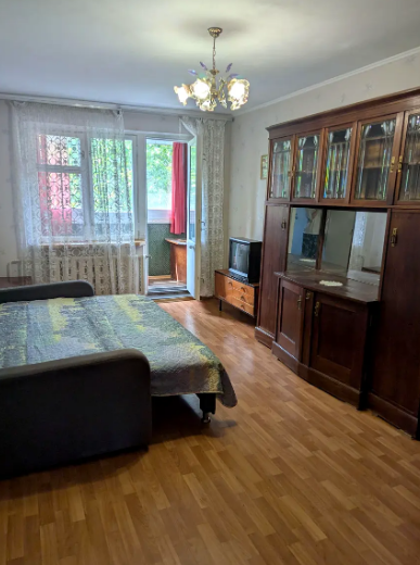 Довгостроково двокімнатна біля 53 ліцею (Героїв Крут).