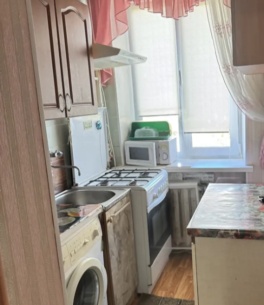 Здам свою 2-к квартиру в районі Севастопольської площі.