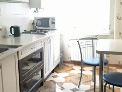 Здається на 1-2 місяці. Є все необхідне для проживання. Від власника !