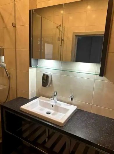 Здається від власника стильна 1-кімнатна квартира площею 60 м2 у самому серці Аркадії з балконом і прямим панорамним видом на улюблене Чорне море з усіх вікон.