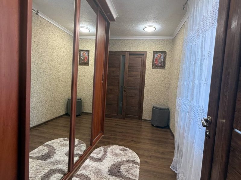 Пропонується до продажу будинок у м. Дергачі.