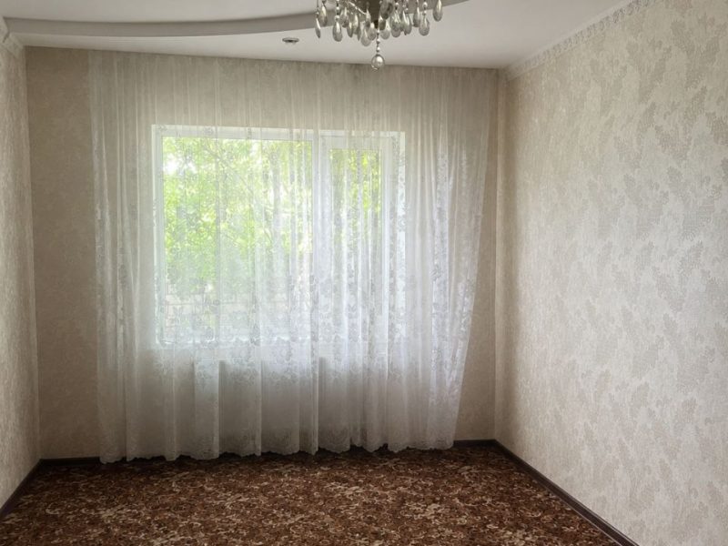Продається будинок з двома гаражами у м. Дергачі. Харківська область