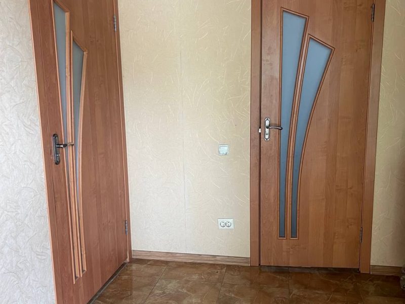 Продається будинок з двома гаражами у м. Дергачі. Харківська область