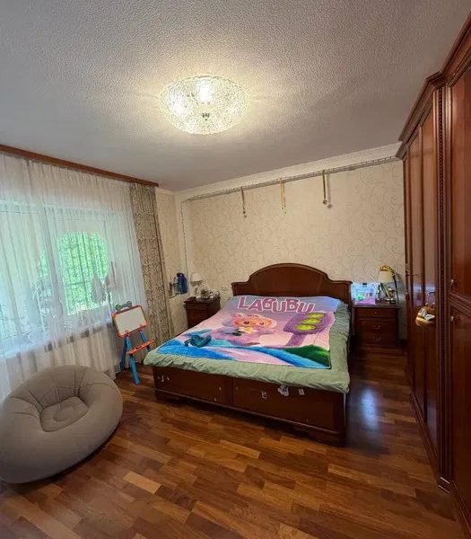 Пропонується до продажу добротний двоповерховий будинок у м. Дергачі . Харківська обл.