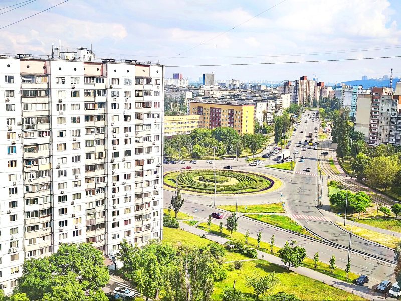 Без комісії для покупця продається видова 3к квартира поруч з метро "Оболонь" , Оболонська площа,3.